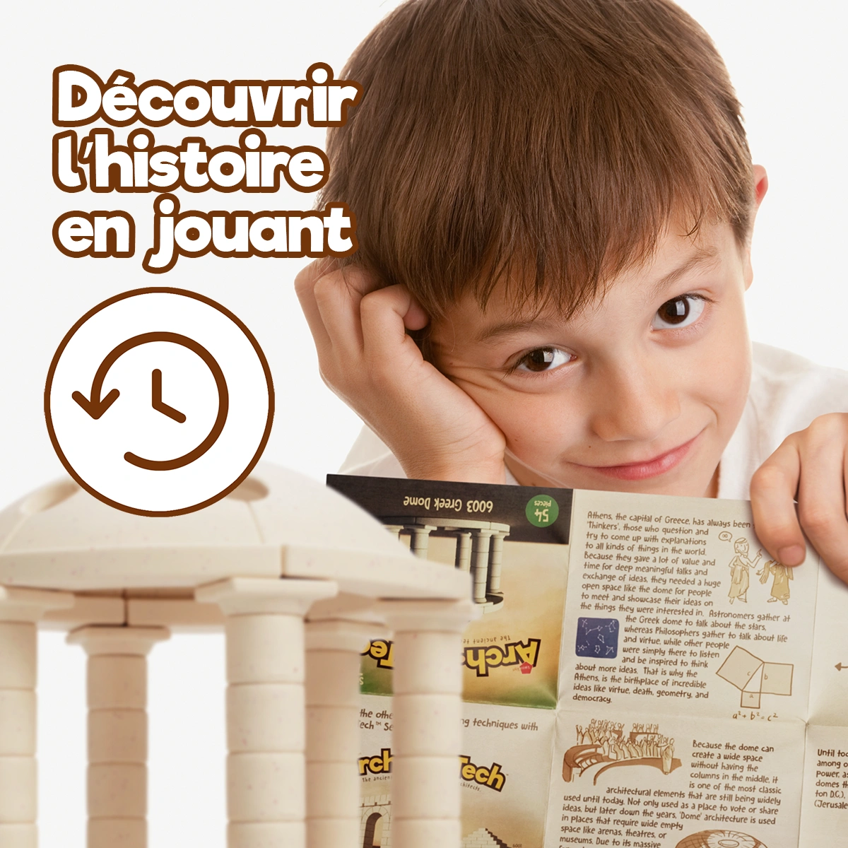 Enfant découvrant l’architecture ancienne et l’histoire avec le jouet de construction Arch-Kid-Tech® Dôme grec