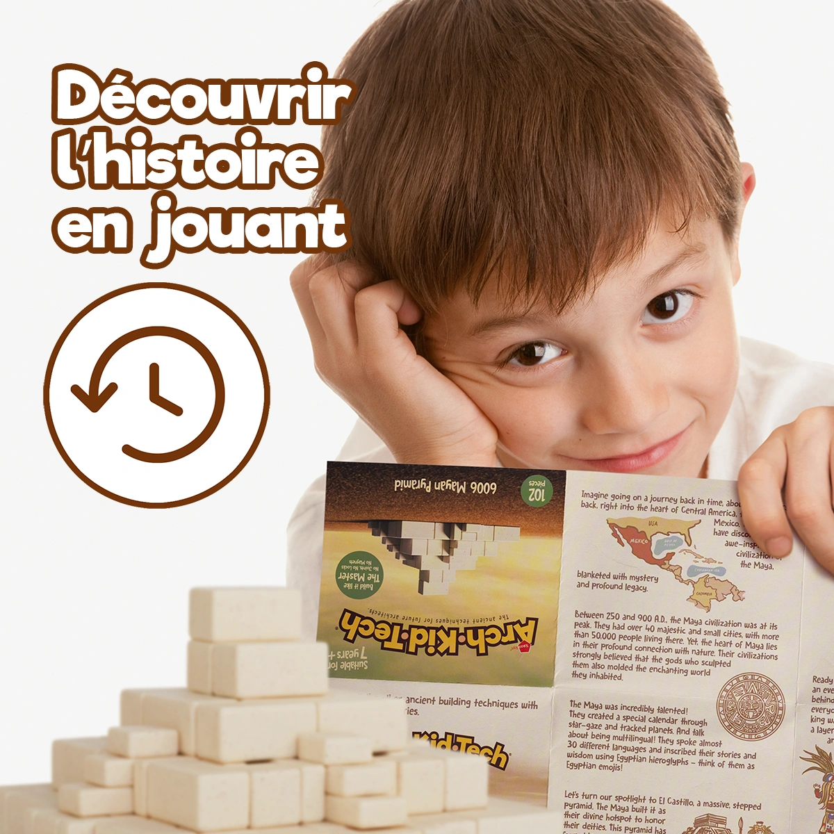 Enfant découvrant l’architecture ancienne et l’histoire avec le jouet de construction Arch-Kid-Tech® Pyramide maya